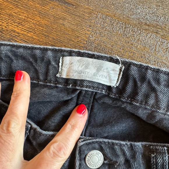 We the free jeans raw hem straight cut faded black size 27 excellent condition - Picture 3 of 3